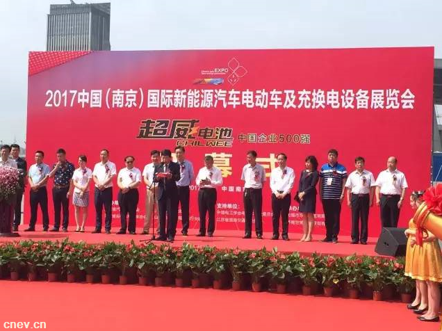 2017南京新能源汽车展顺利开幕 跃迪YD360全新锂电版备受关注 